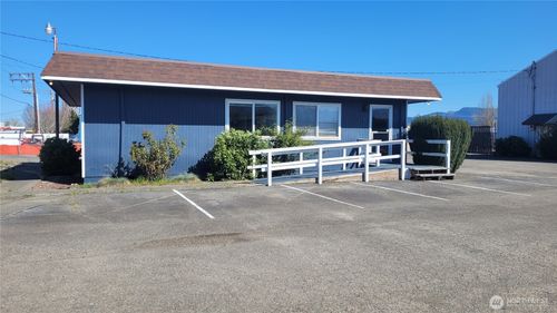 847 Blake St, Enumclaw, WA, 98022-9382 | Card Image