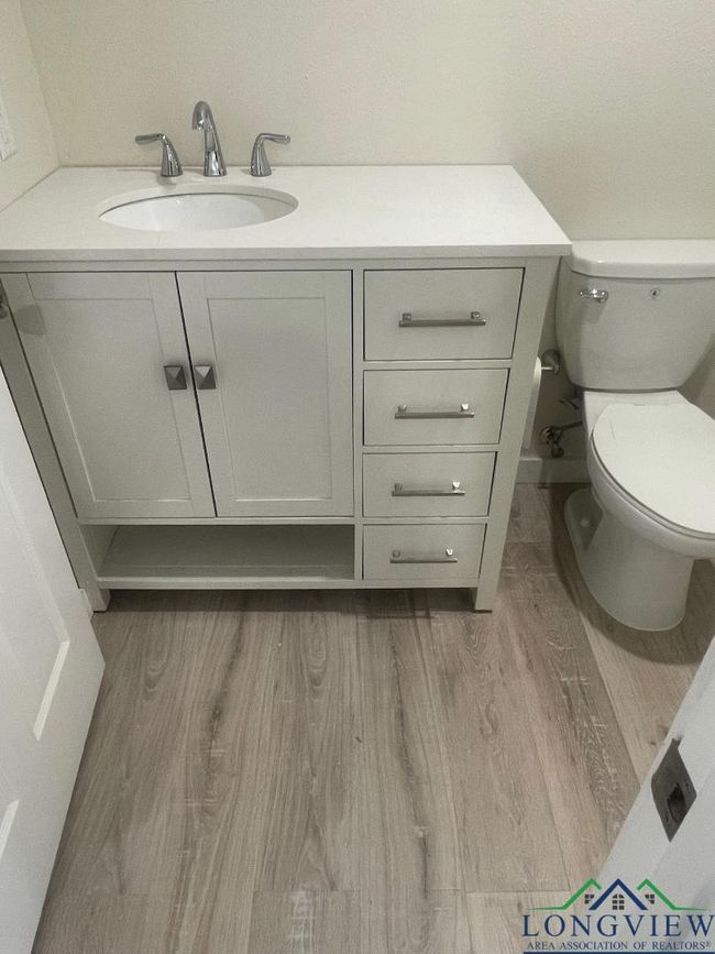 338 E Peters St, House other with 3 bedrooms, 2 bathrooms and null parking in De Kalb TX | Image 39