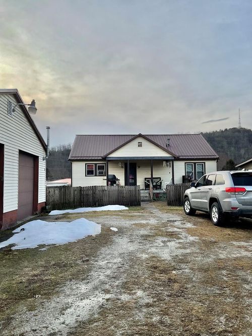 807 Highland Ave, New Martinsville, WV, 26155-2411 | Card Image