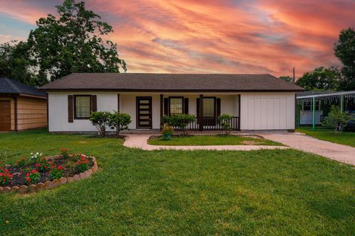 5618 Southbrook Dr, Houston, TX, 77033-3221 | Card Image
