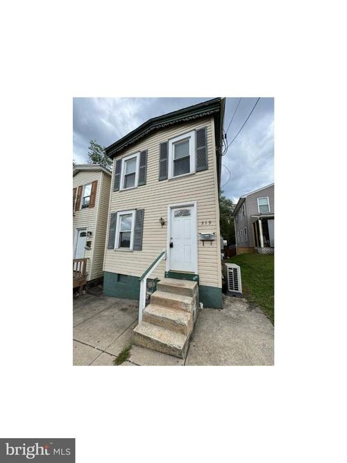 319 Grant St, POTTSTOWN, PA, 19464-4801 | Card Image