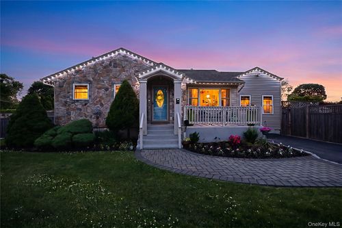 36 Lumur Dr, Sayville, NY, 11782-1606 | Card Image