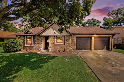 9911 El Chaco St, Baytown, TX, 77521-5046 | Card Image