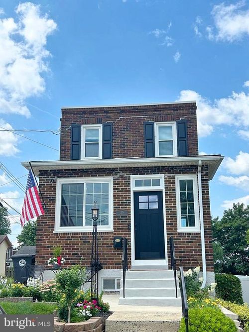 215 W 9th Ave, CONSHOHOCKEN, PA, 19428-1407 | Card Image