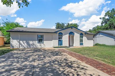 View of front of house with a yard | Image 3