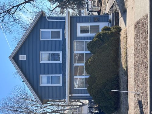 2225 Pershing Blvd, Clinton, IA, 52732-2232 | Card Image