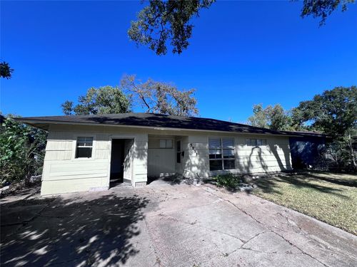 5831 Belneath St, Houston, TX, 77033-2229 | Card Image
