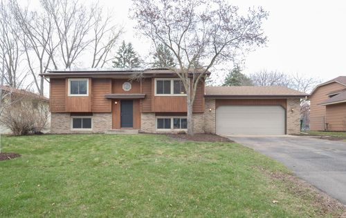 9901 Yalta St Ne, Circle Pines, MN, 55014-2511 | Card Image