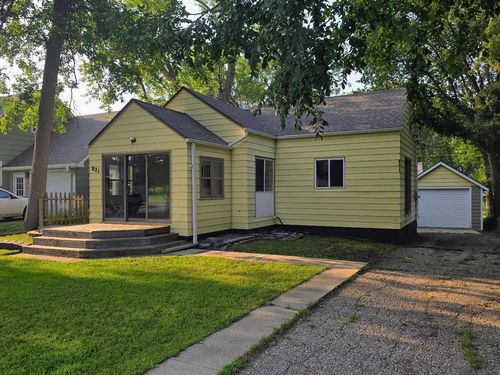 821 7th St Sw, Pipestone, MN, 56164-1117 | Card Image
