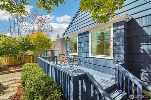 10229 35th Ave Sw, Seattle, WA, 98146-1105 | Card Image