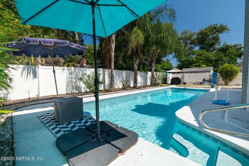 1637 2nd Ave N, Jacksonville Beach, FL, 32250-2731 | Card Image