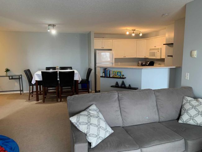 6410 - 304 Mackenzie Way Sw, Home with 2 bedrooms, 2 bathrooms and 1 parking in Airdrie AB | Image 8