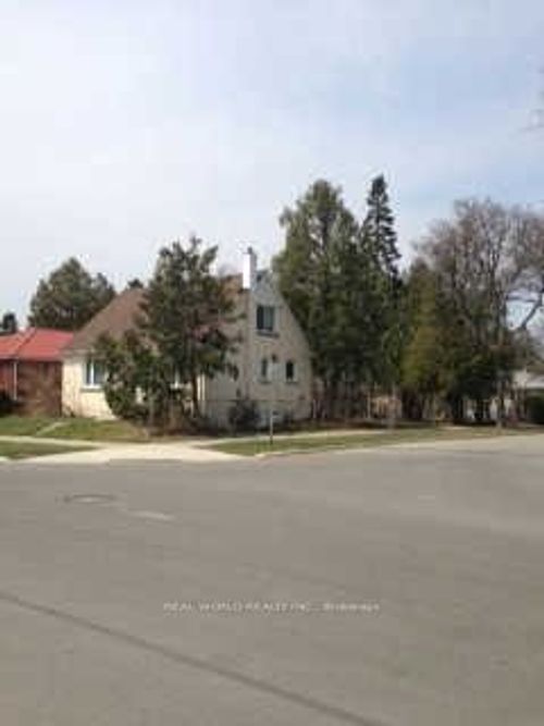 46 Connaught Ave, North York, ON, M2M1G8 | Card Image