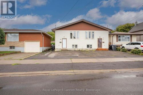 80 Peter St, Thunder Bay, ON, P7A5H3 | Card Image