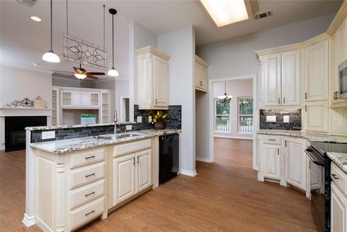 604 Runaway Bay Dr, Runaway Bay, TX, 76426-9435 | Card Image