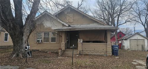 117 E Clark St, BROOKFIELD, MO, 64628-2203 | Card Image