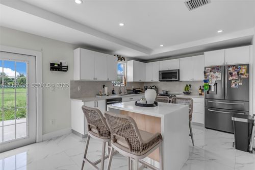 20304 Sw 186th St, Miami, FL, 33187-1800 | Card Image