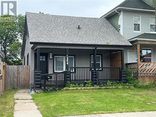 1354 Mckay Ave, Windsor, ON, N9B2B2 | Card Image