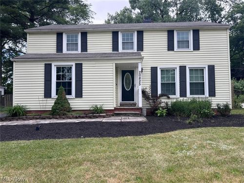 20825 Farnsleigh Rd, Shaker Heights, OH, 44122-3841 | Card Image