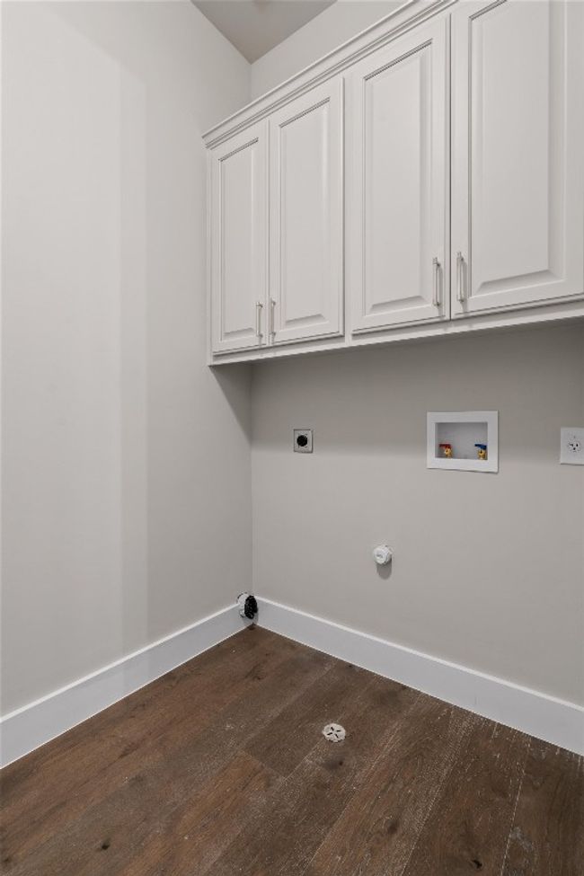 Laundry Room | Image 16