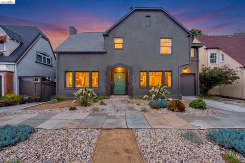 828 Alma Pl, Oakland, CA, 94610-2502 | Card Image