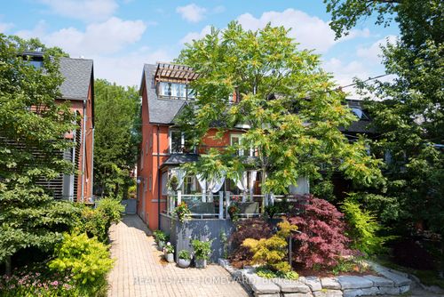 2 Park Ave, Toronto, ON, M4E1B6 | Card Image