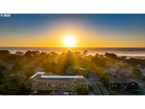 apt-201-123 S Hemlock St, Cannon Beach, OR, 97110-2076 | Card Image