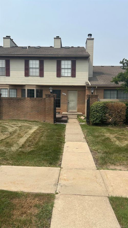 38860 Country Cir, Farmington Hills, MI, 48331-1025 | Card Image