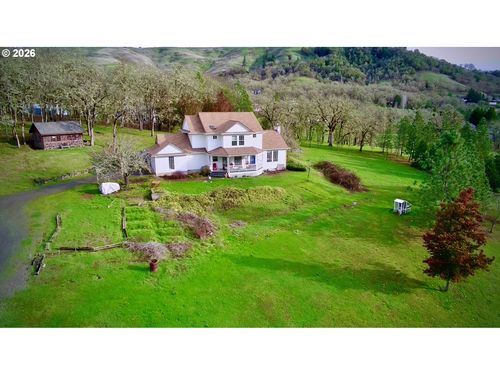 1495 Echo Dr, Roseburg, OR, 97470-9462 | Card Image