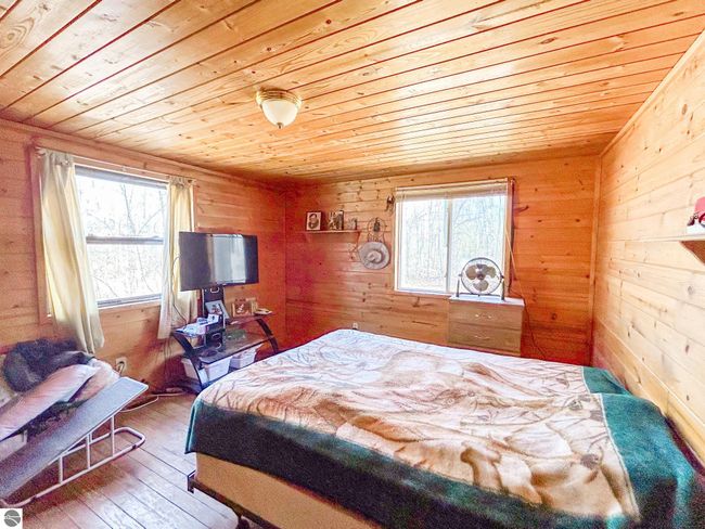 10090 Snowbowl Rd, House other with 2 bedrooms, 1 bathrooms and null parking in Houghton Lake MI | Image 9