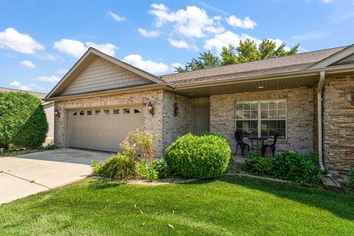 901 Veterans Ln, Crown Point, IN, 46307-2748 | Card Image