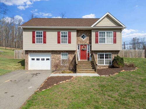 5605 Prunty Dr, Salem, VA, 24153-8311 | Card Image