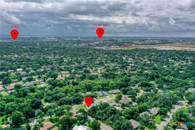Aerial view showing close proximity to IH 35 and 45 Toll. | Image 38