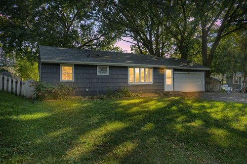 2586 Martin Way, White Bear Tp, MN, 55110-4557 | Card Image
