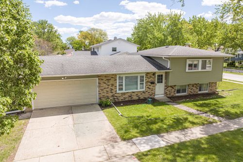 425 Lisa Ln, Streamwood, IL, 60107-1351 | Card Image
