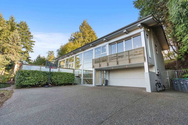 2796 Bayview Street, House other with 4 bedrooms, 2 bathrooms and 6 parking in Surrey BC | Image 2