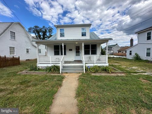 311 N Lawrence St, CHARLES TOWN, WV, 25414-1515 | Card Image