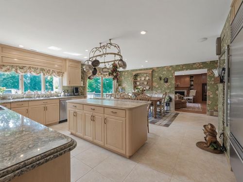 2000 Lake End Rd, Merrick, NY, 11566-4613 | Card Image