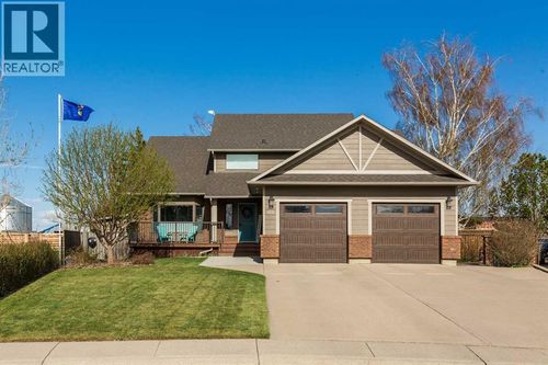 103 3 Street S, Picture Butte, AB, T0K1V0 | Card Image