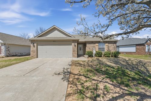 8055 Quail Ridge Rd, Claremore, OK, 74019-7505 | Card Image