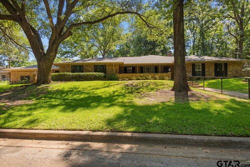 555 Lakeshore Dr, Palestine, TX, 75801-5241 | Card Image