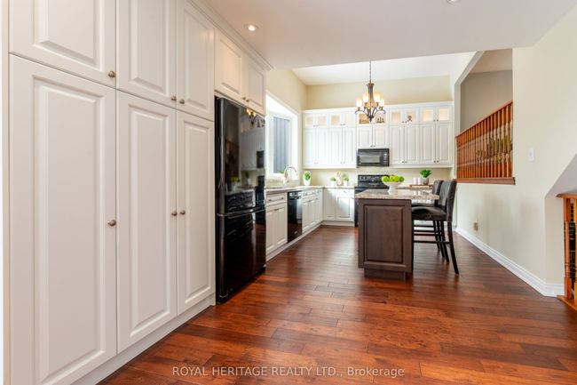 28 Renfield Cres, House other with 3 bedrooms, 3 bathrooms and 2 parking in Whitby ON | Image 6