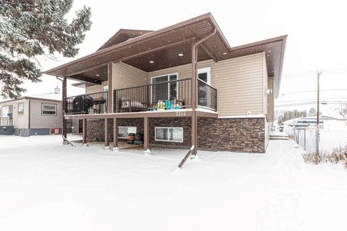 2254 15 Ave Se, Medicine Hat, AB, T1A3S1 | Card Image