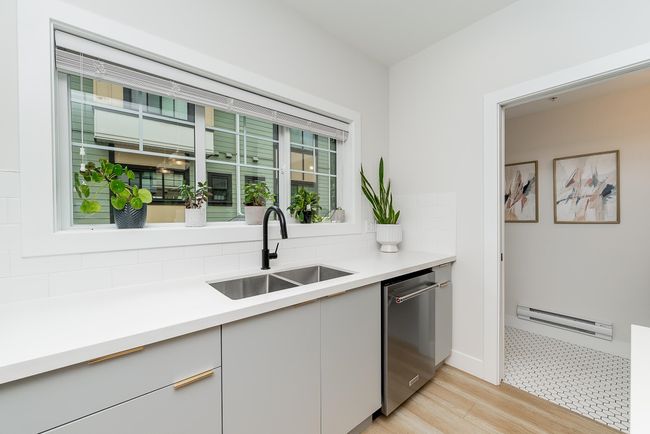 202 - 80 Elgin St, Townhouse with 2 bedrooms, 3 bathrooms and 1 parking in Port Moody BC | Image 4