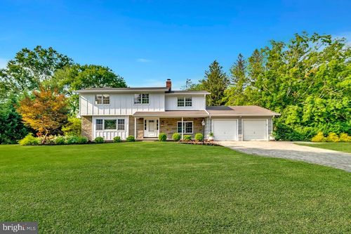 4 Larkspur Ln, Lawrence, NJ, 08648-1512 | Card Image