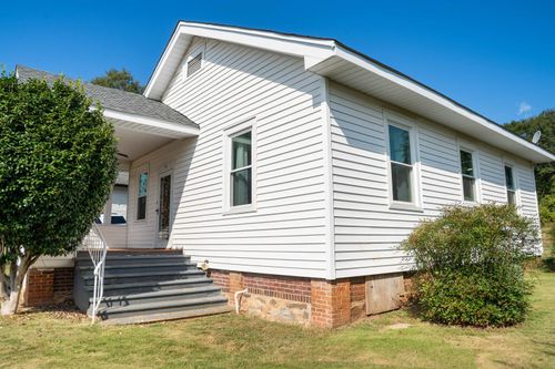 91 Lawrence St, Lyman, SC, 29365-1612 | Card Image