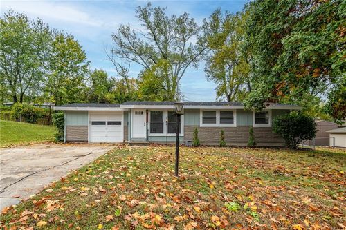 5708 N Woodland Ave, Gladstone, MO, 64118-5425 | Card Image