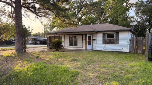 2918 Stallings Dr, Houston, TX, 77088-3134 | Card Image