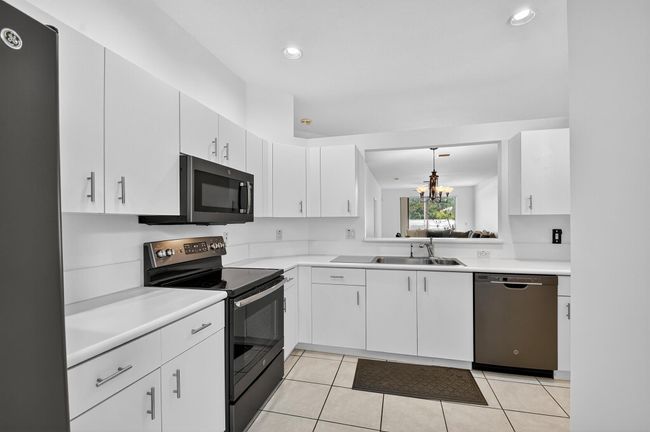 9675 Crescent View Dr N, Condo with 3 bedrooms, 2 bathrooms and null parking in Boynton Beach FL | Image 7