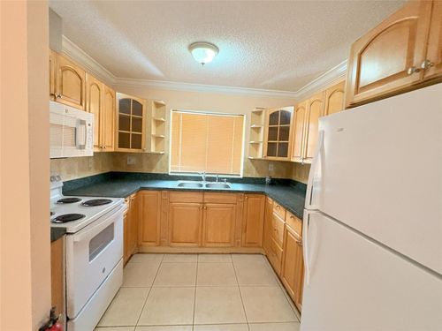 203-2760 W 62nd Pl, Hialeah, FL, 33016-6011 | Card Image